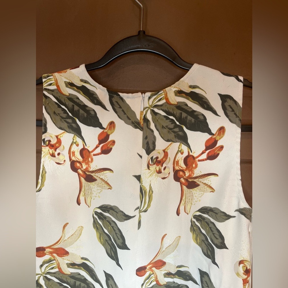 Aritzia Babaton // Weiland Sleeveless Blouse // Size XS - Picture 7 of 9